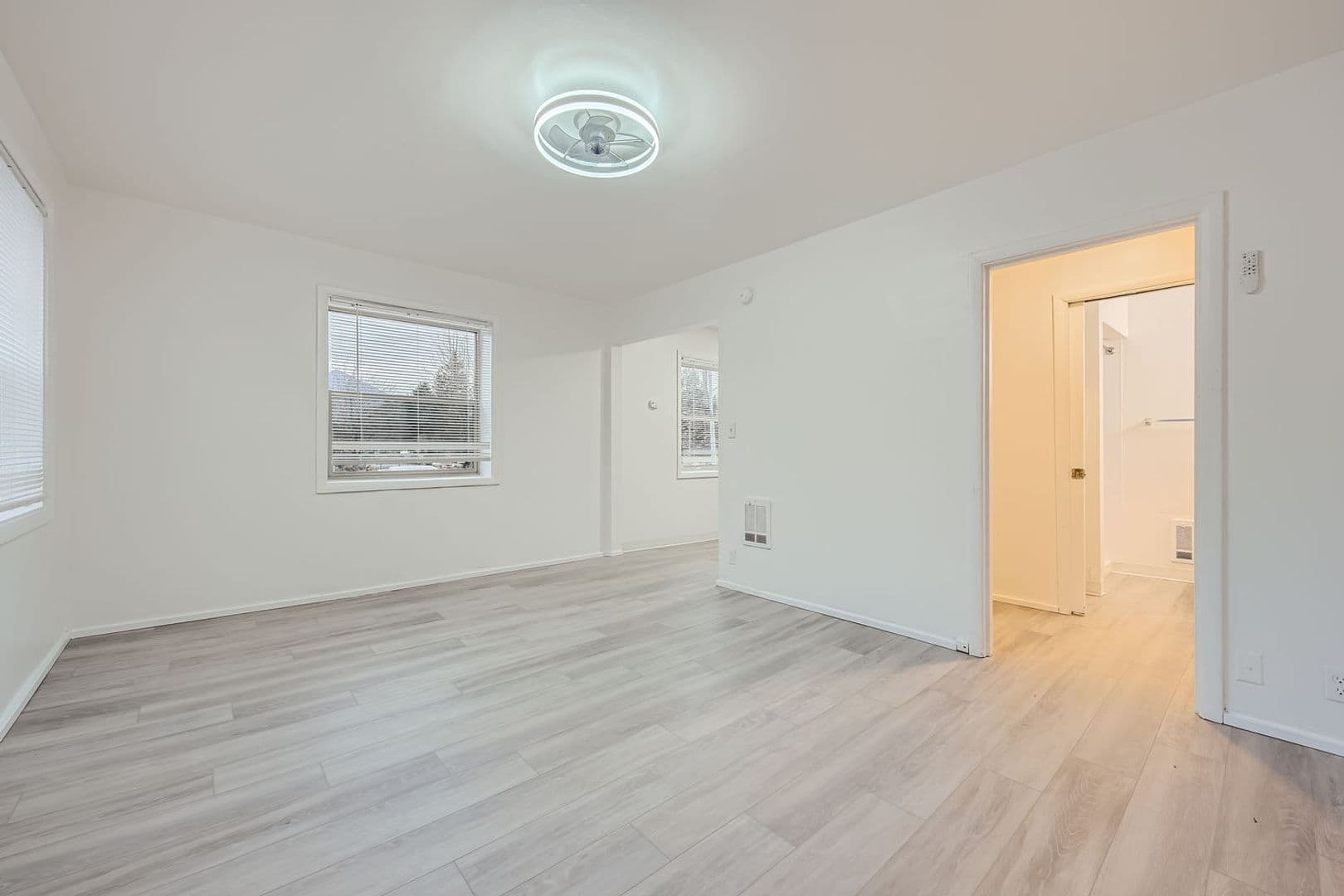 North Bend Apartment: 412 E North Bend Way