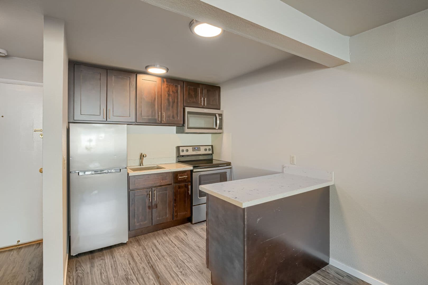 Seattle Apartment: 1300 14th Ave S