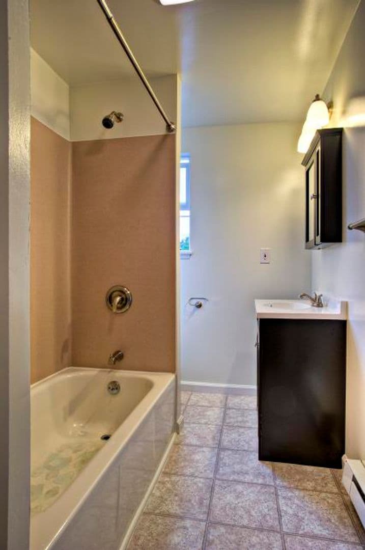 Seattle Apartment: 3208 McClintock Ave S  Unit 3