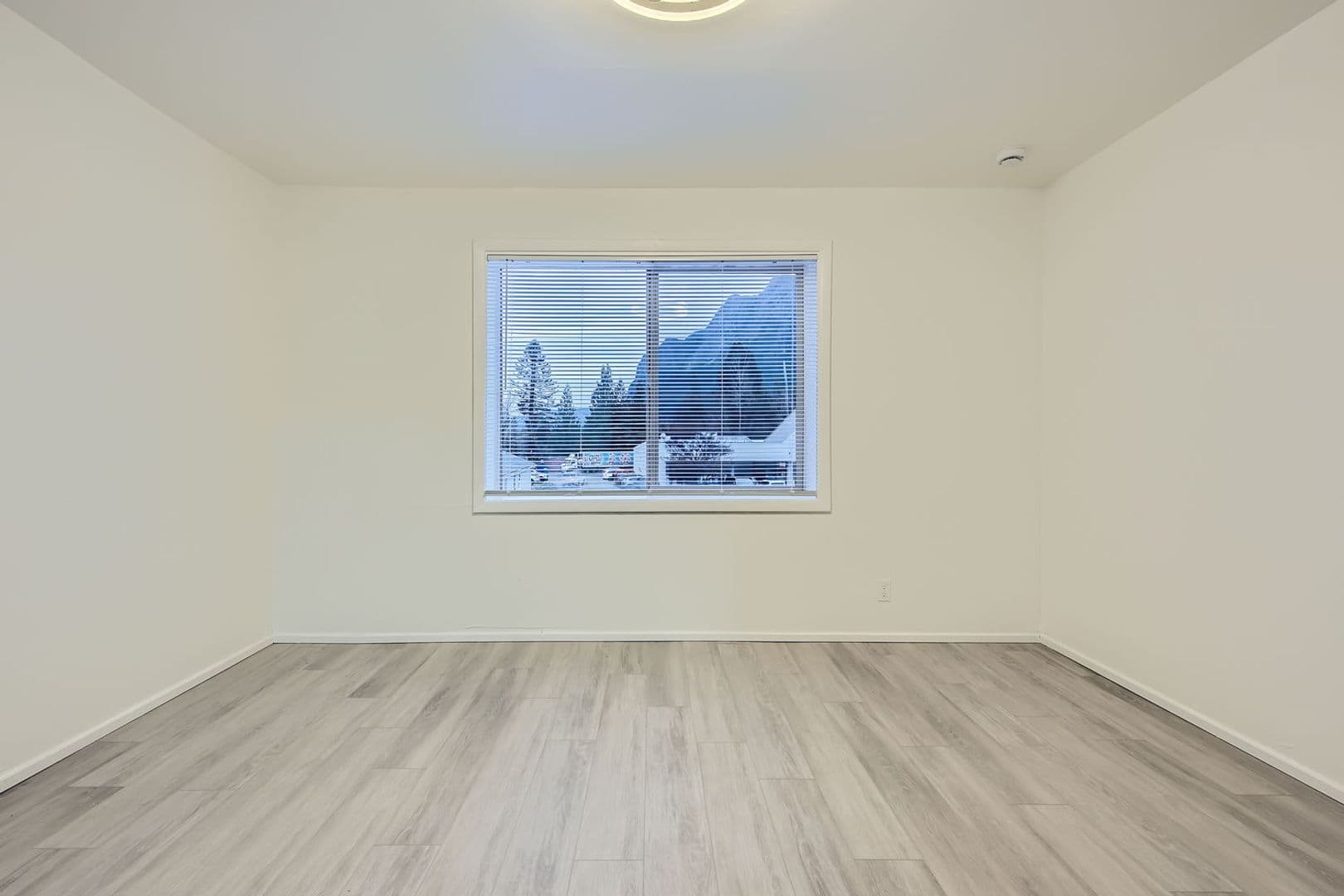 North Bend Apartment: 412 E North Bend Way
