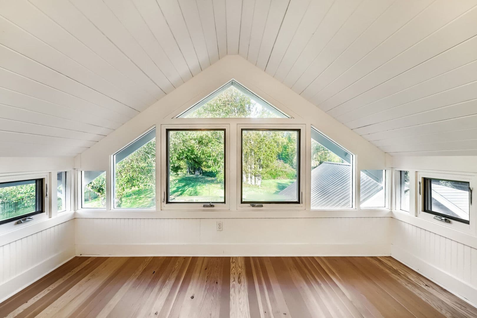 Snoqualmie House: 8217 Mountain Ave SE