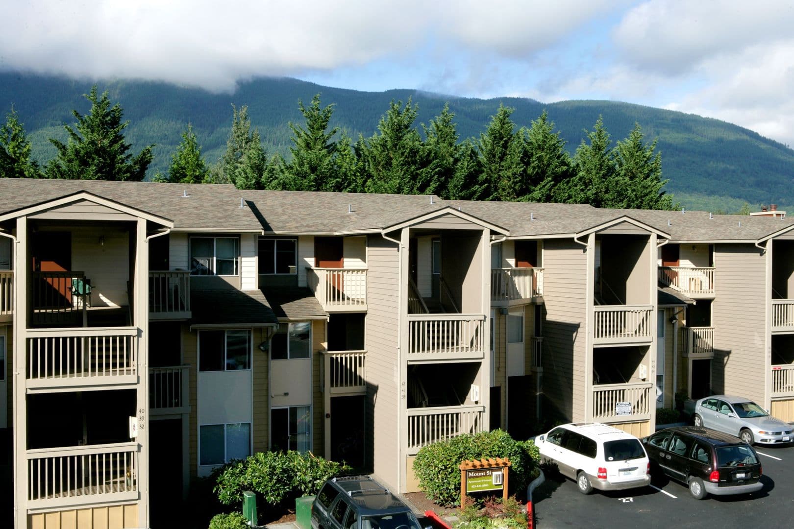 North Bend Apartment: 475 E North Bend Way