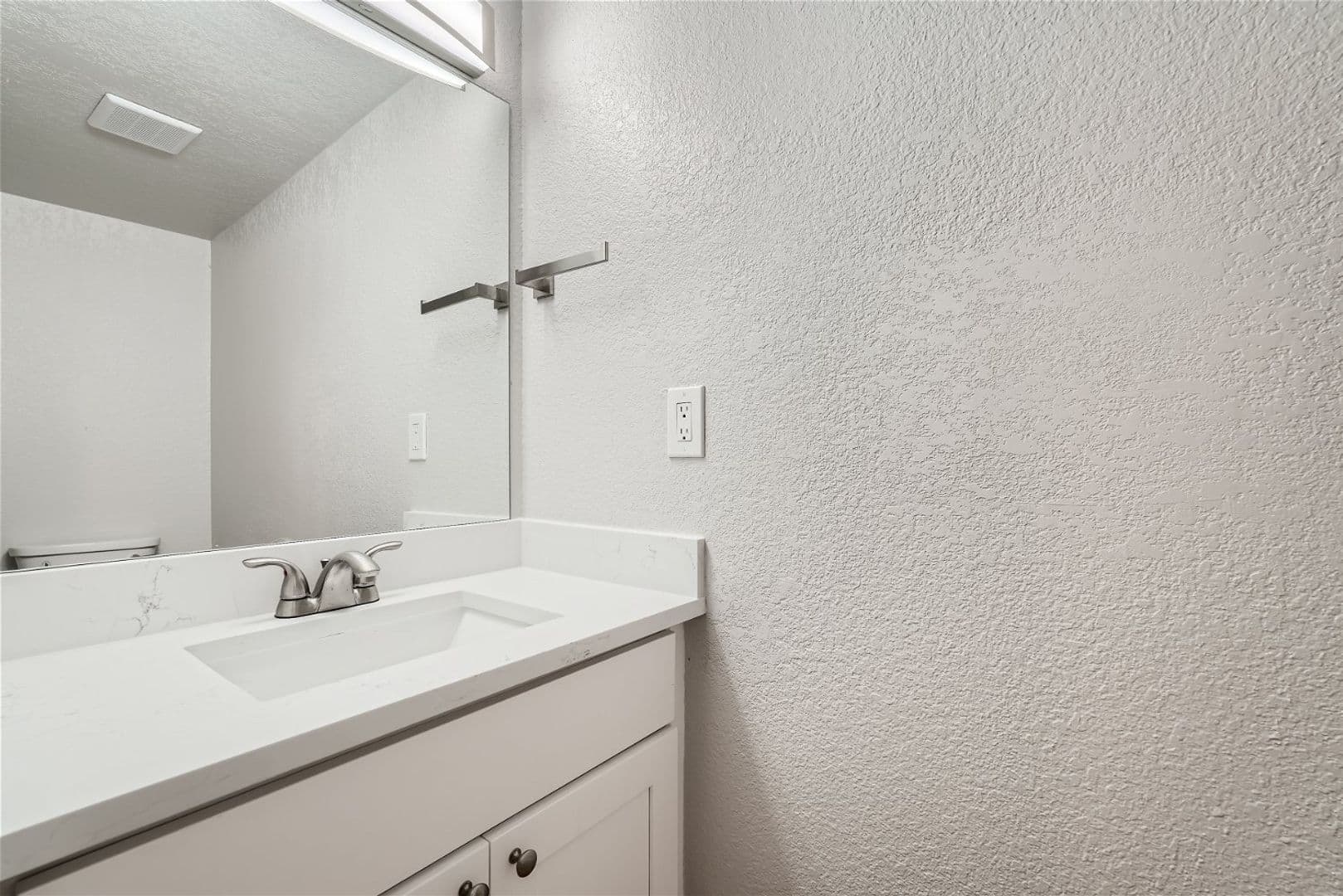 North Bend Apartment: 475 E North Bend Way