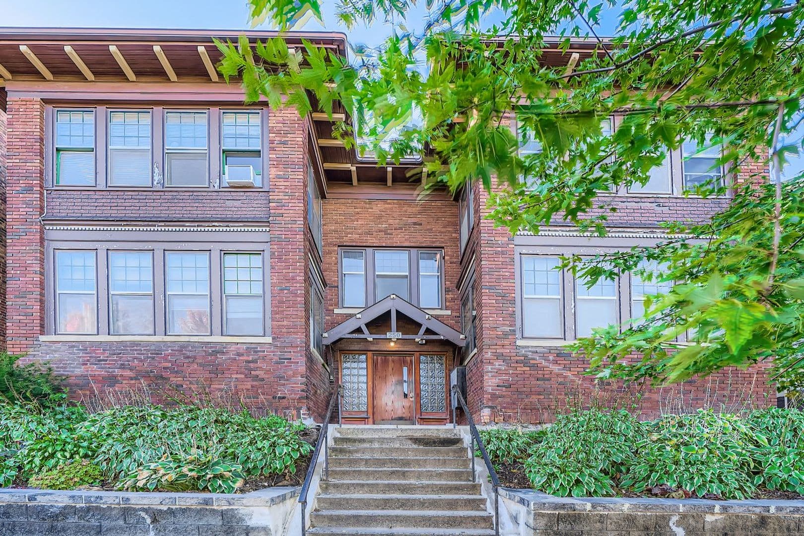 St. Paul Apartment: 250 Marshall Ave