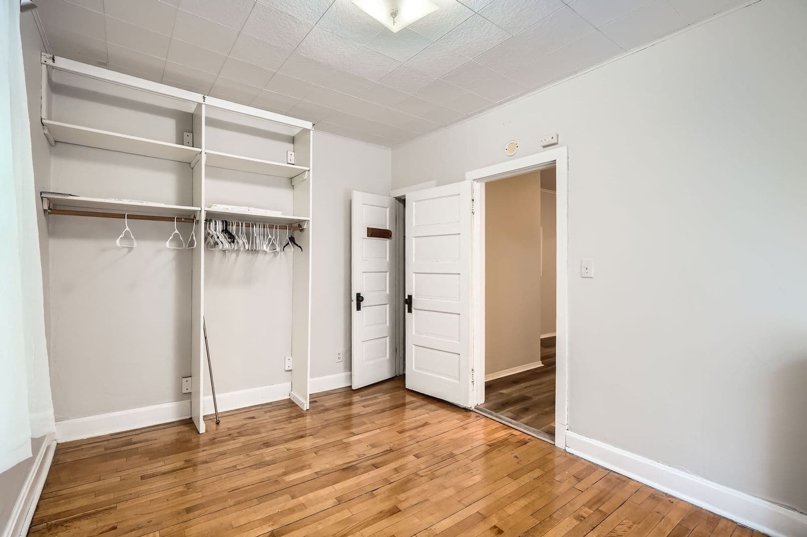 St. Paul Apartment: 1716 Grand Avenue
