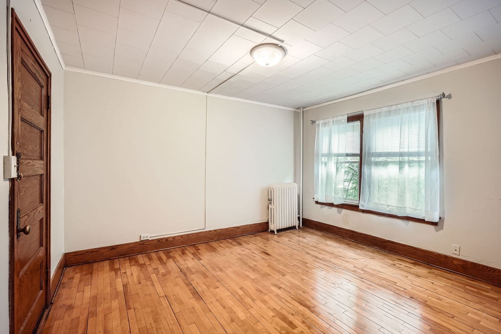 St. Paul Apartment: 1716 Grand Avenue