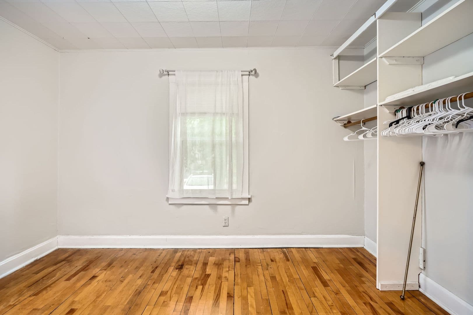 St. Paul Apartment: 1716 Grand Avenue