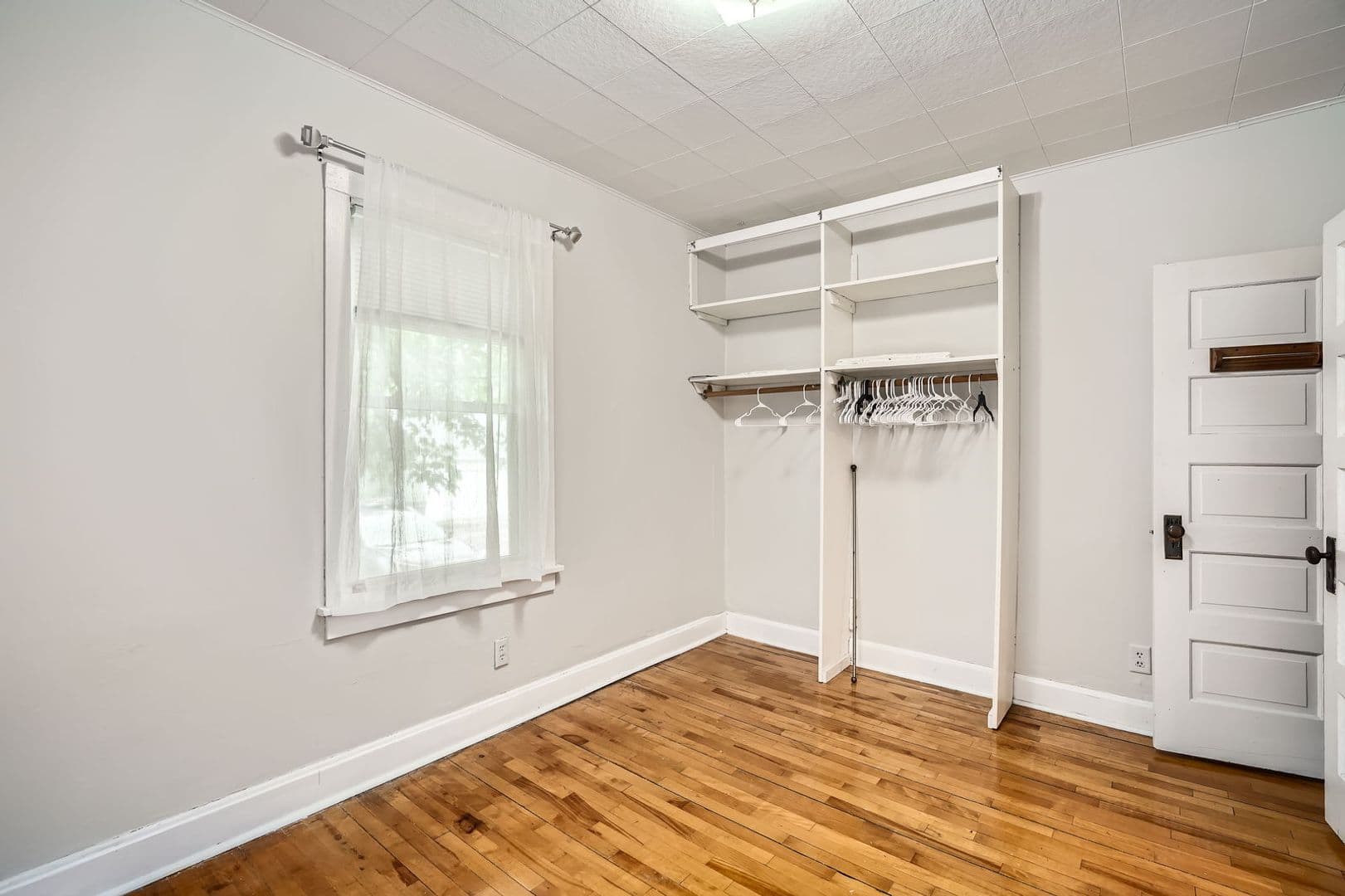 St. Paul Apartment: 1716 Grand Avenue