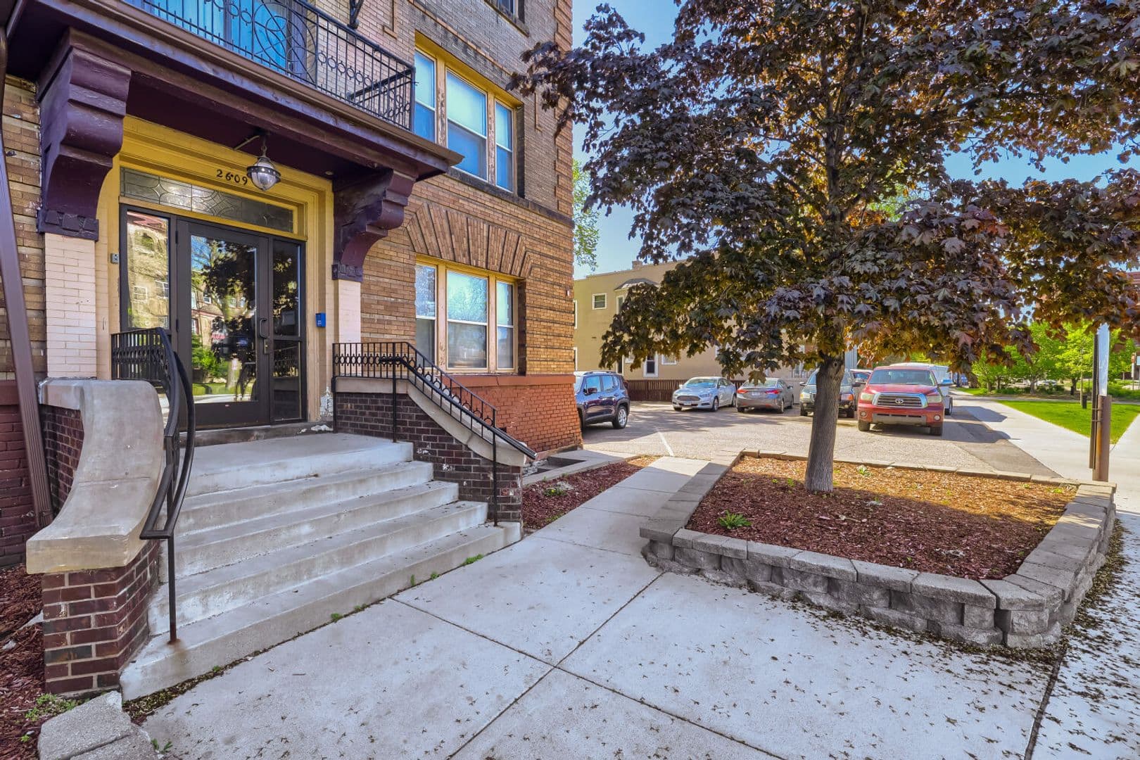 Minneapolis Apartment: 2609 Hennepin Ave