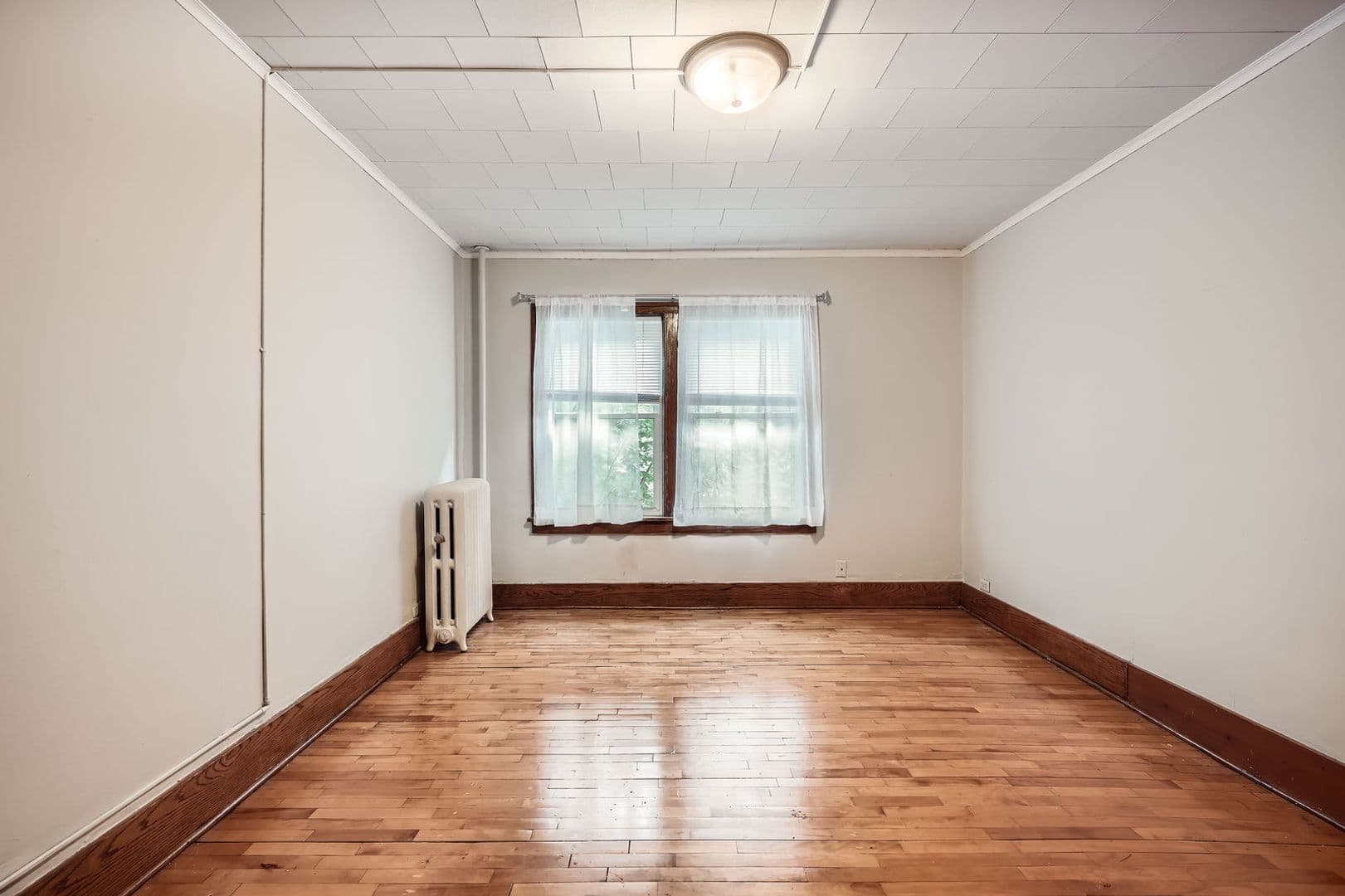 St. Paul Apartment: 1716 Grand Avenue
