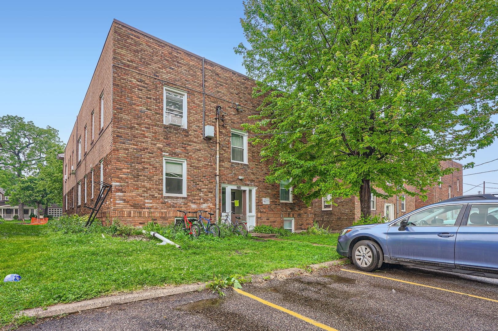 St. Paul Apartment: 1716 Grand Avenue