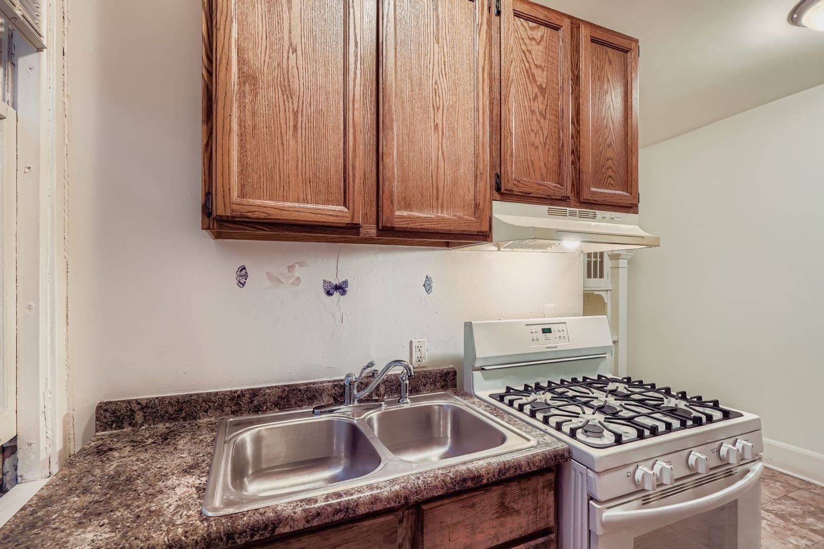 St. Paul Apartment: 250 Marshall Ave