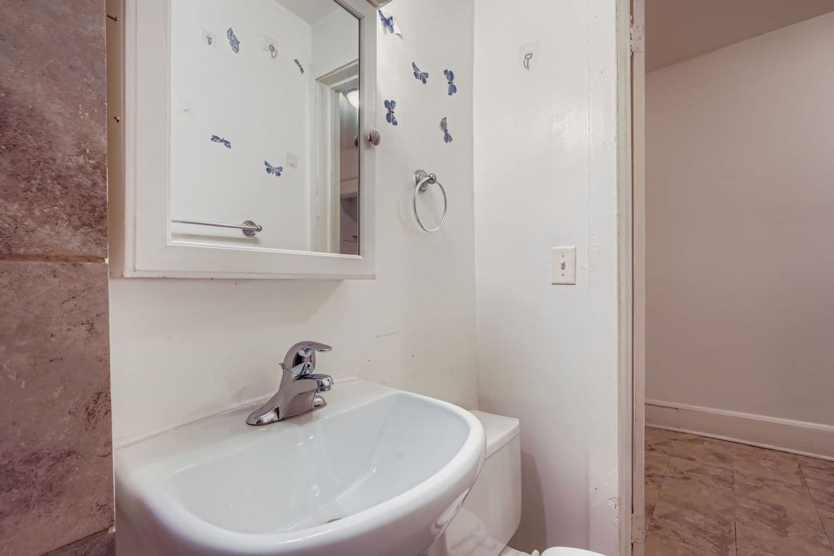St. Paul Apartment: 250 Marshall Ave