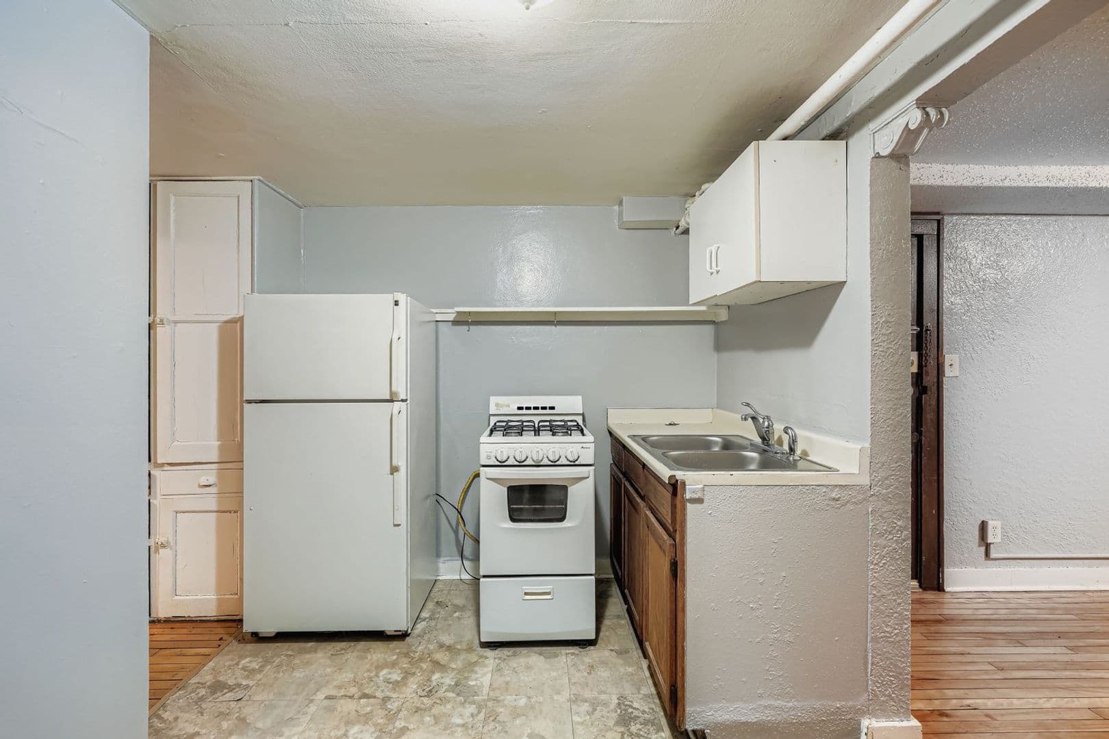 St. Paul Apartment: 711 Grand Avenue