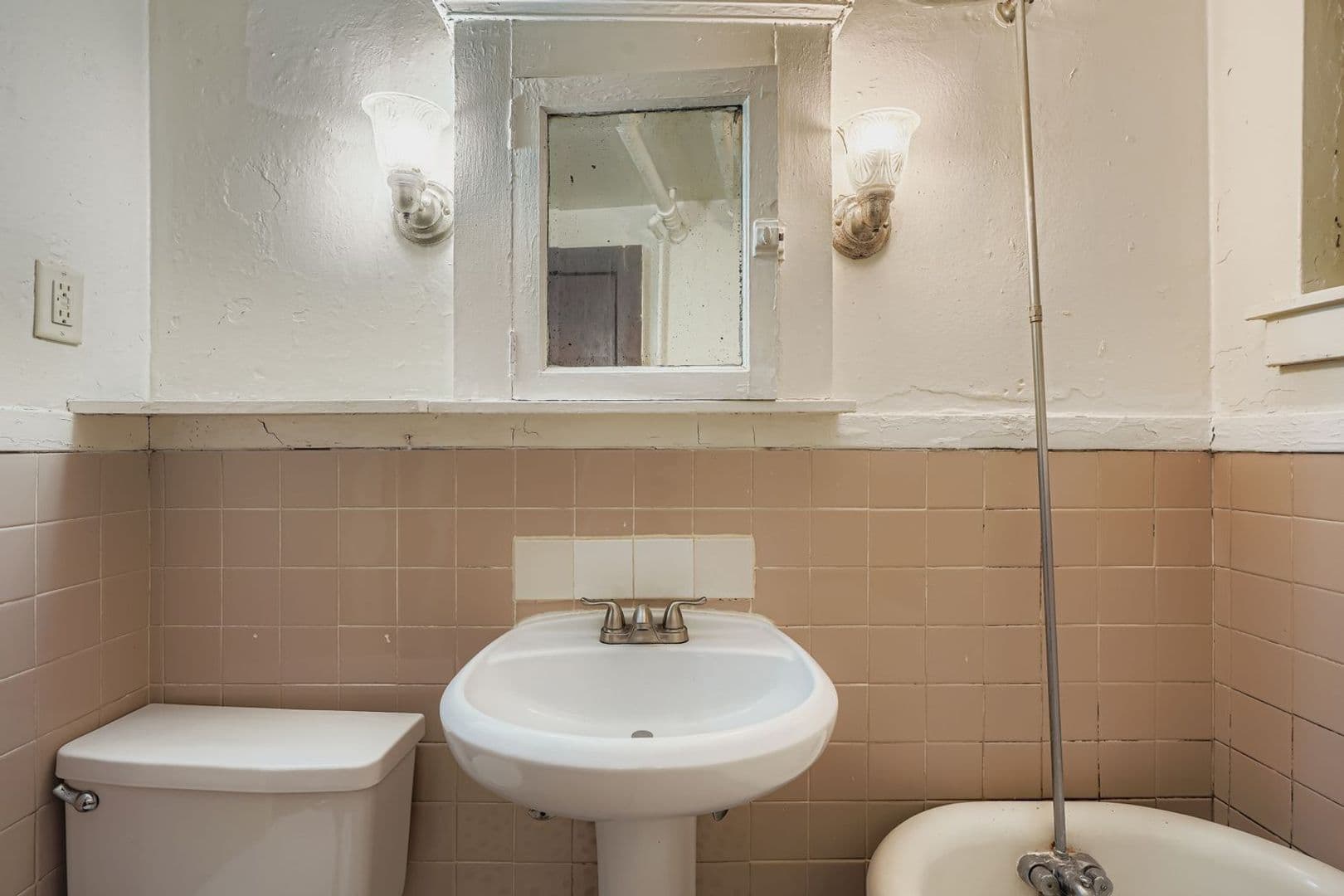 St. Paul Apartment: 711 Grand Avenue