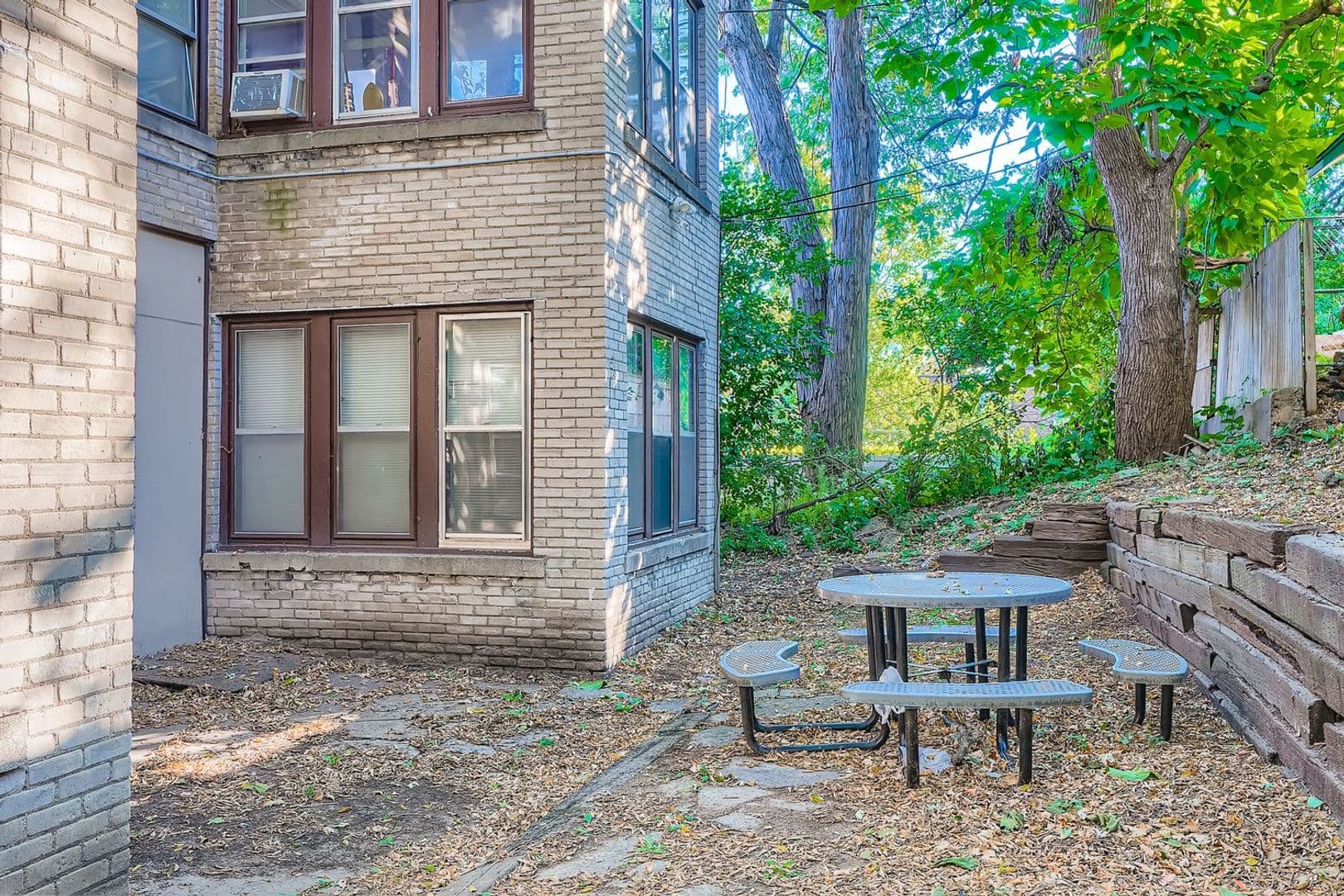 St. Paul Apartment: 250 Marshall Ave