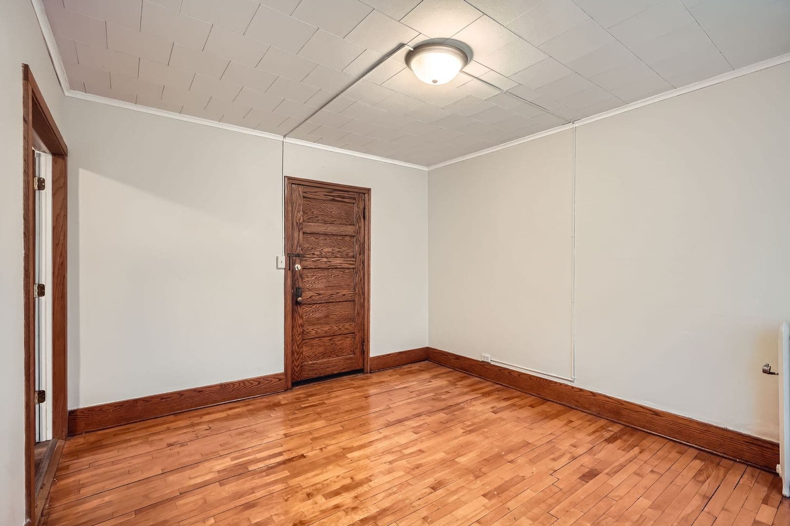 St. Paul Apartment: 1716 Grand Avenue