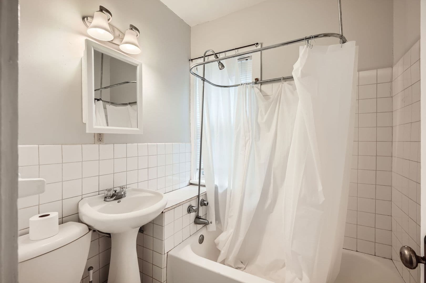 St. Paul Apartment: 1716 Grand Avenue