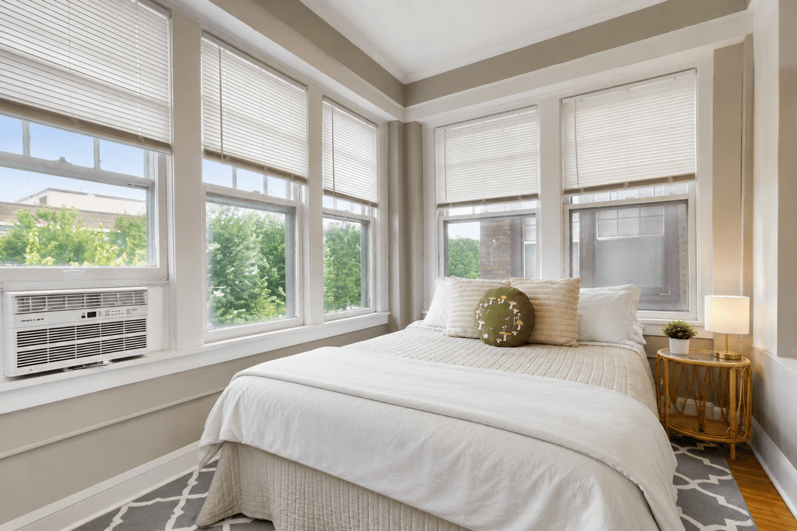 St. Paul Apartment: 250 Marshall Ave