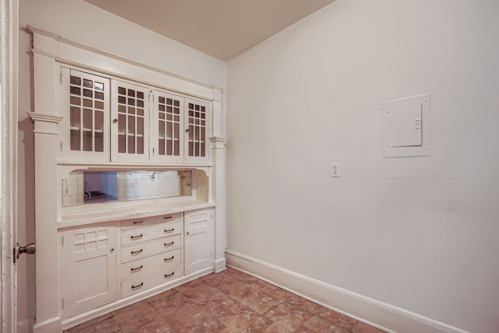 St. Paul Apartment: 250 Marshall Ave