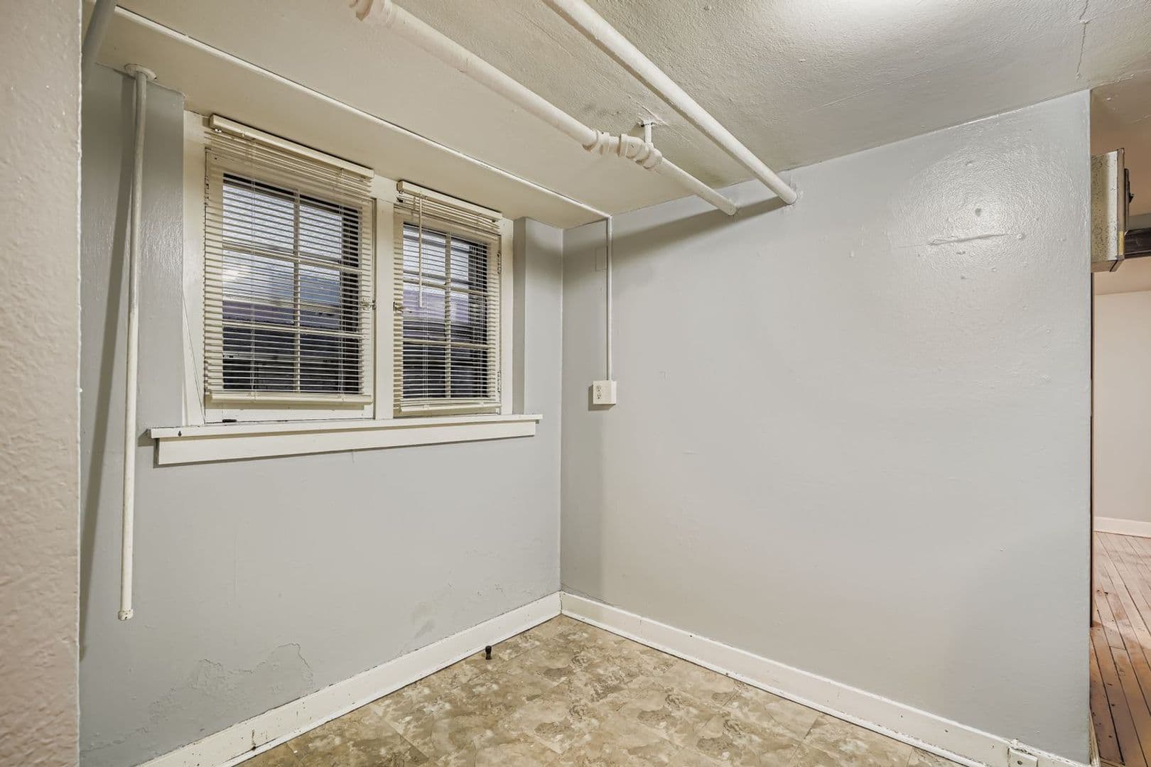 St. Paul Apartment: 711 Grand Avenue