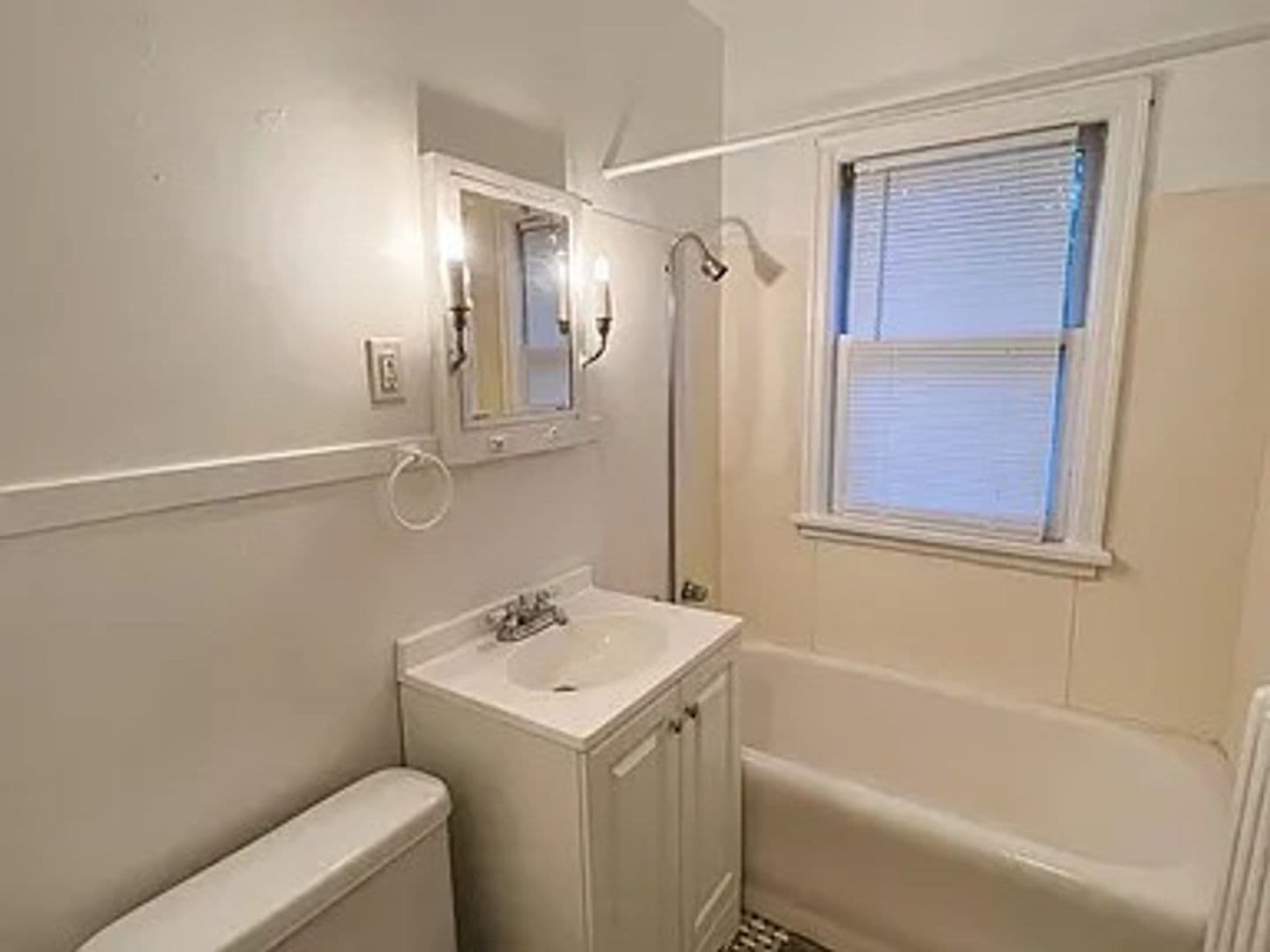 St Paul Apartment: 960 Goodrich Ave