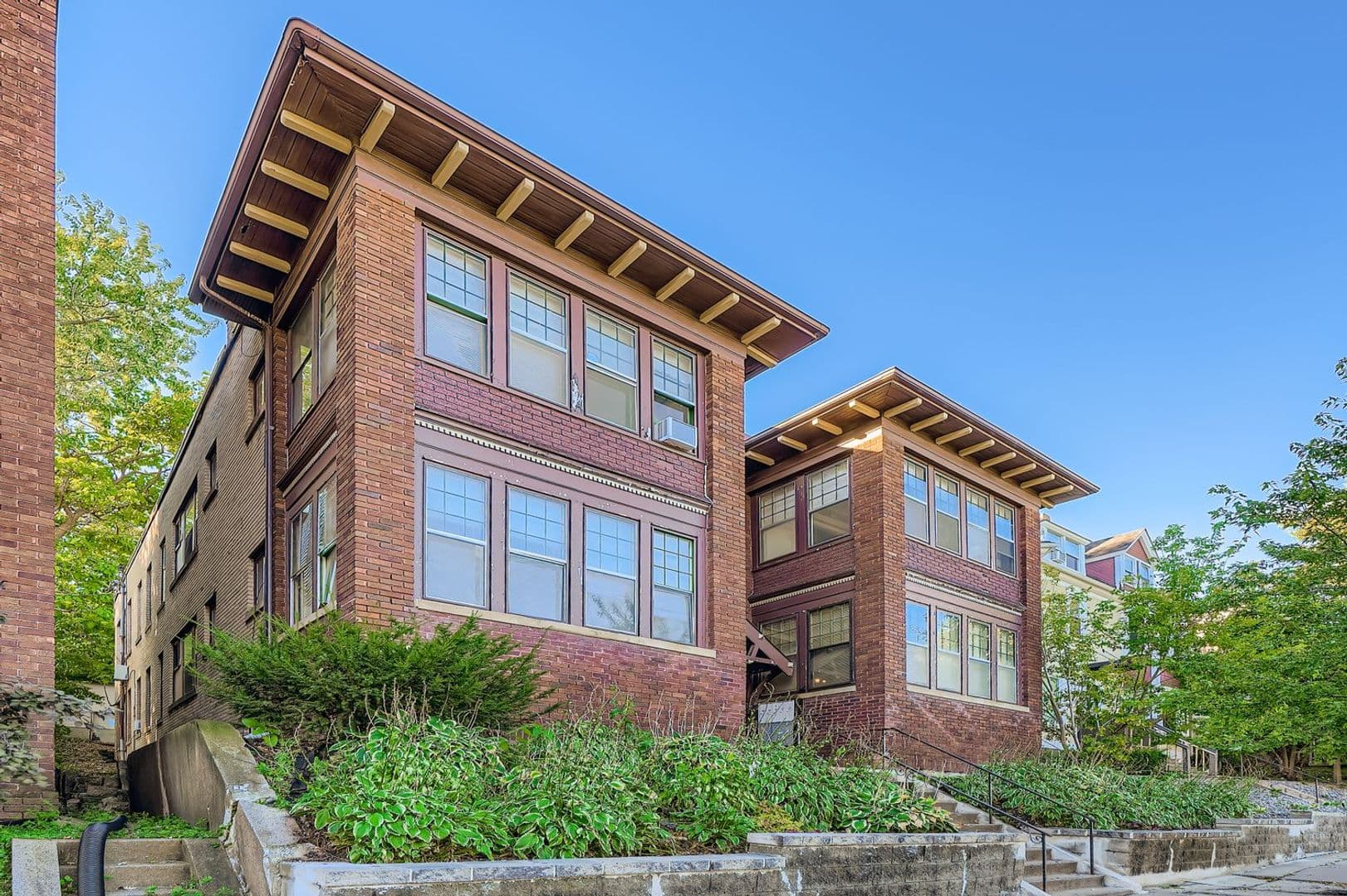 St. Paul Apartment: 250 Marshall Ave