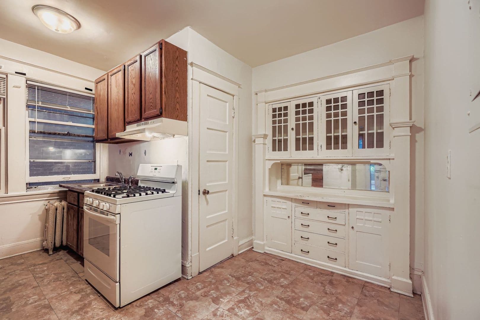 St. Paul Apartment: 250 Marshall Ave