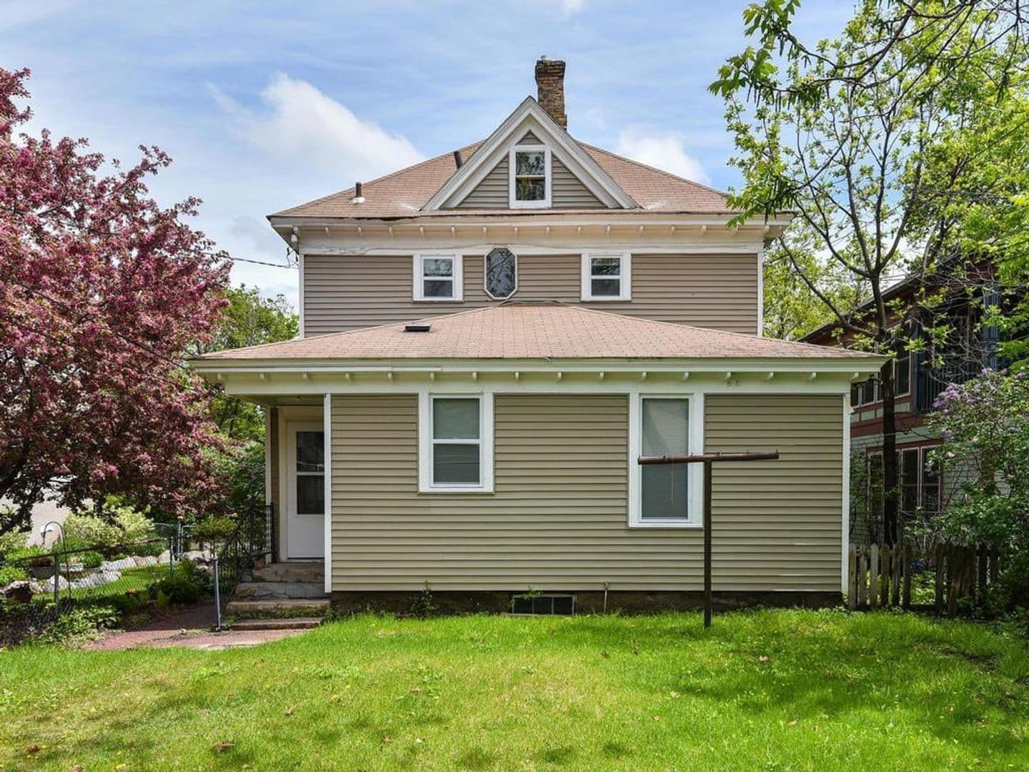 Minneapolis Apartment: 1226 Adams St NE