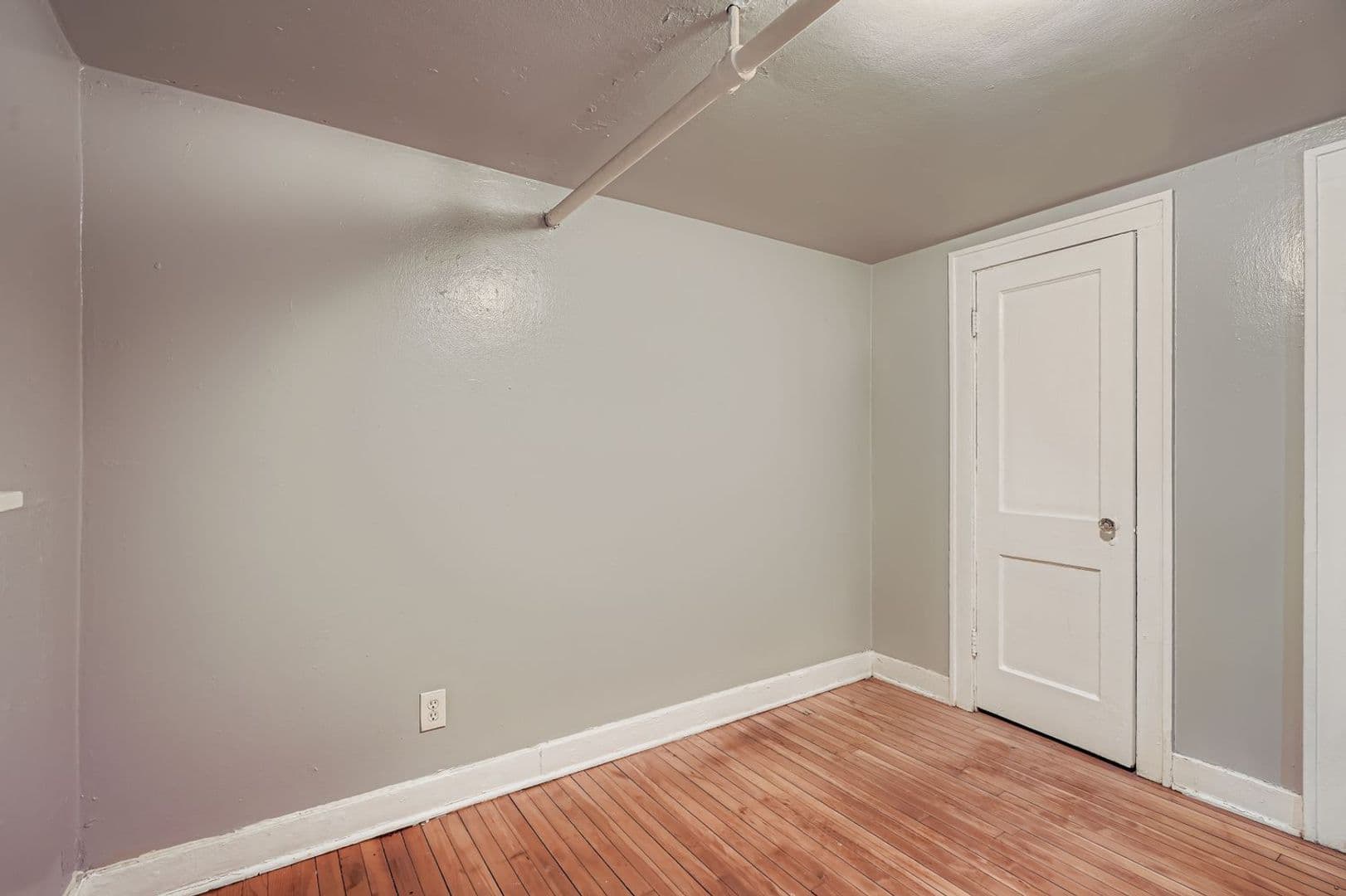 St. Paul Apartment: 711 Grand Avenue