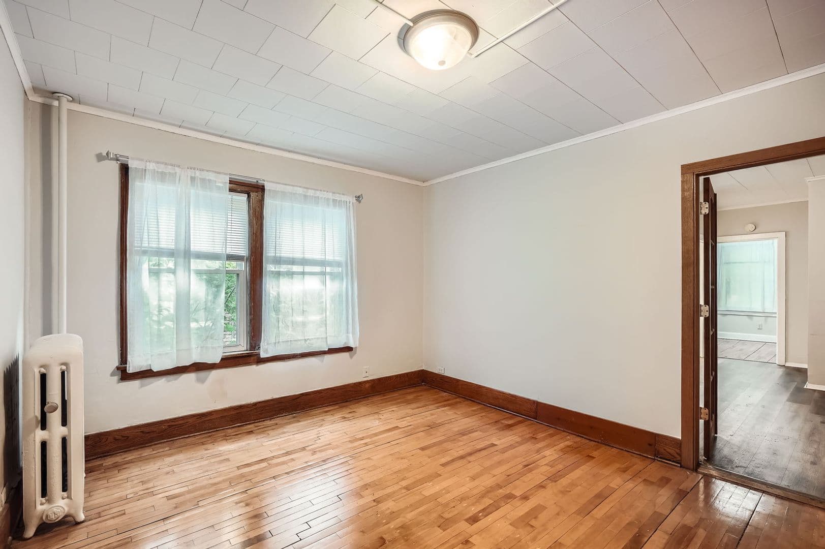 St. Paul Apartment: 1716 Grand Avenue