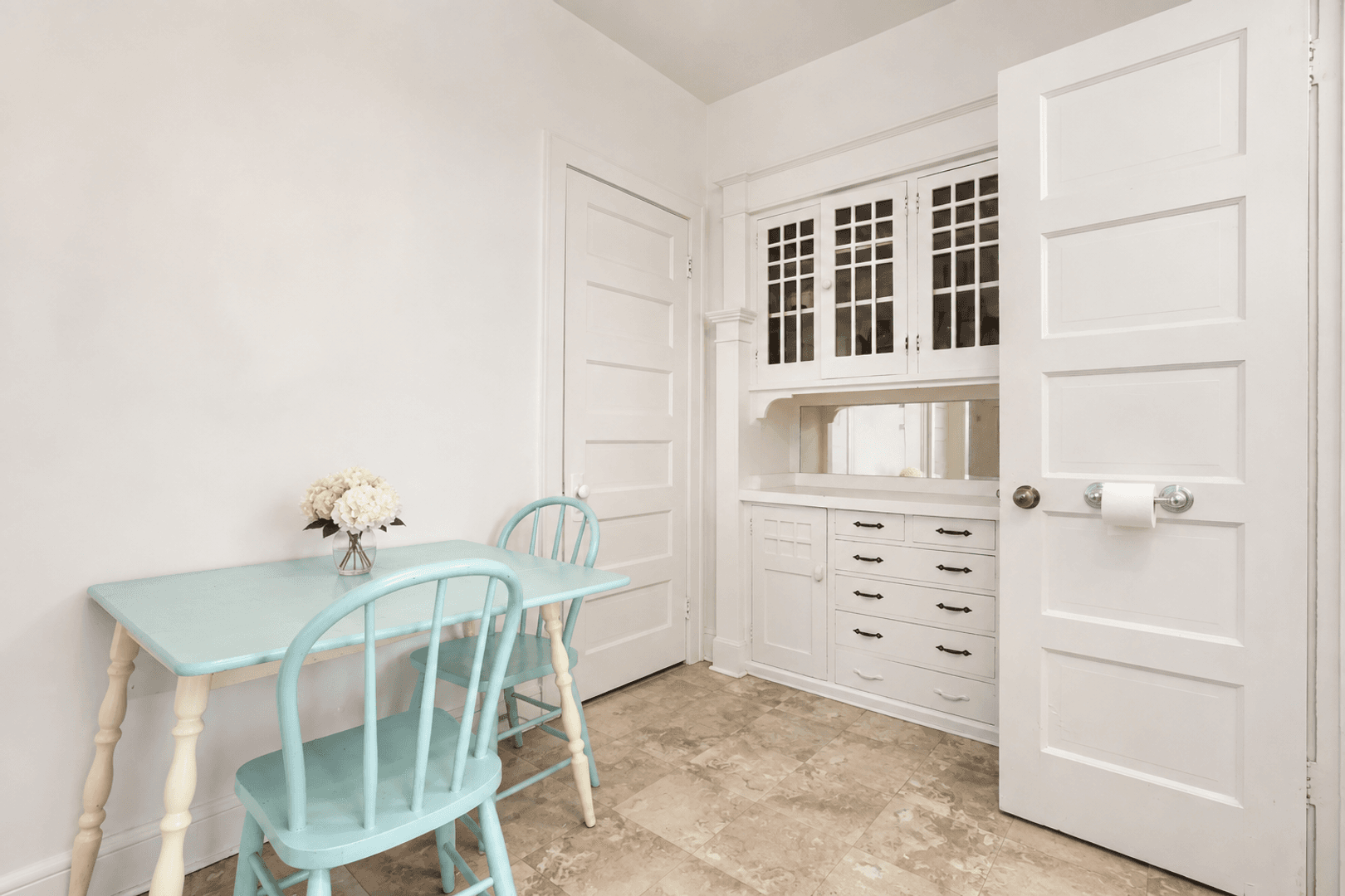St. Paul Apartment: 250 Marshall Ave