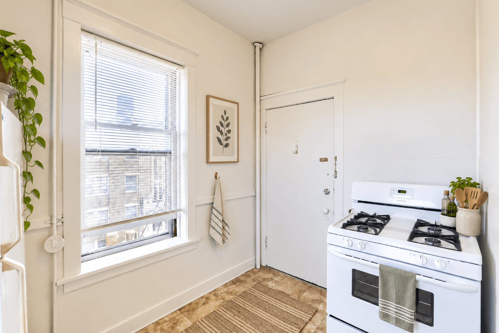 Minneapolis Apartment: 2609 Hennepin Ave