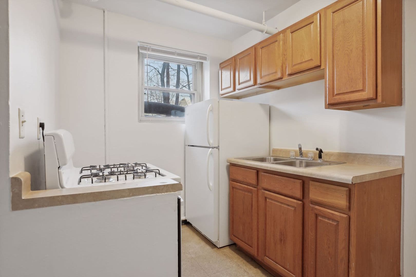 St. Paul Apartment: 483 West Lynnhurst Ave - Unit 9