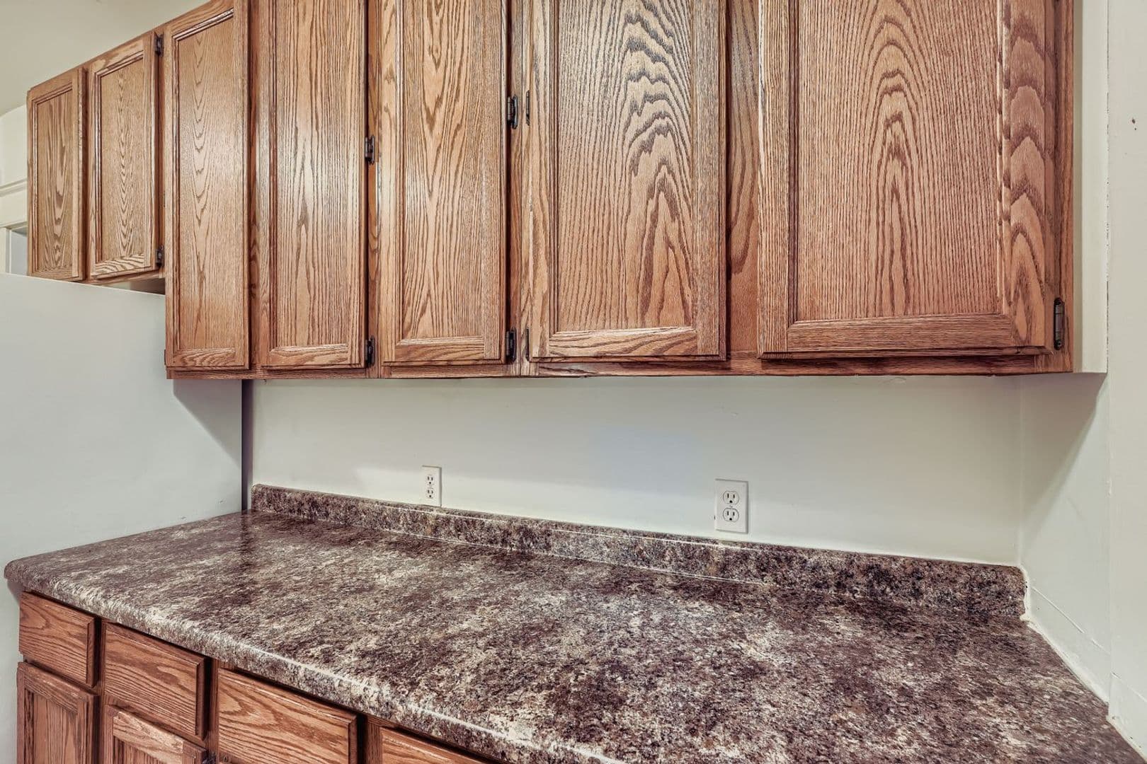 St. Paul Apartment: 250 Marshall Ave