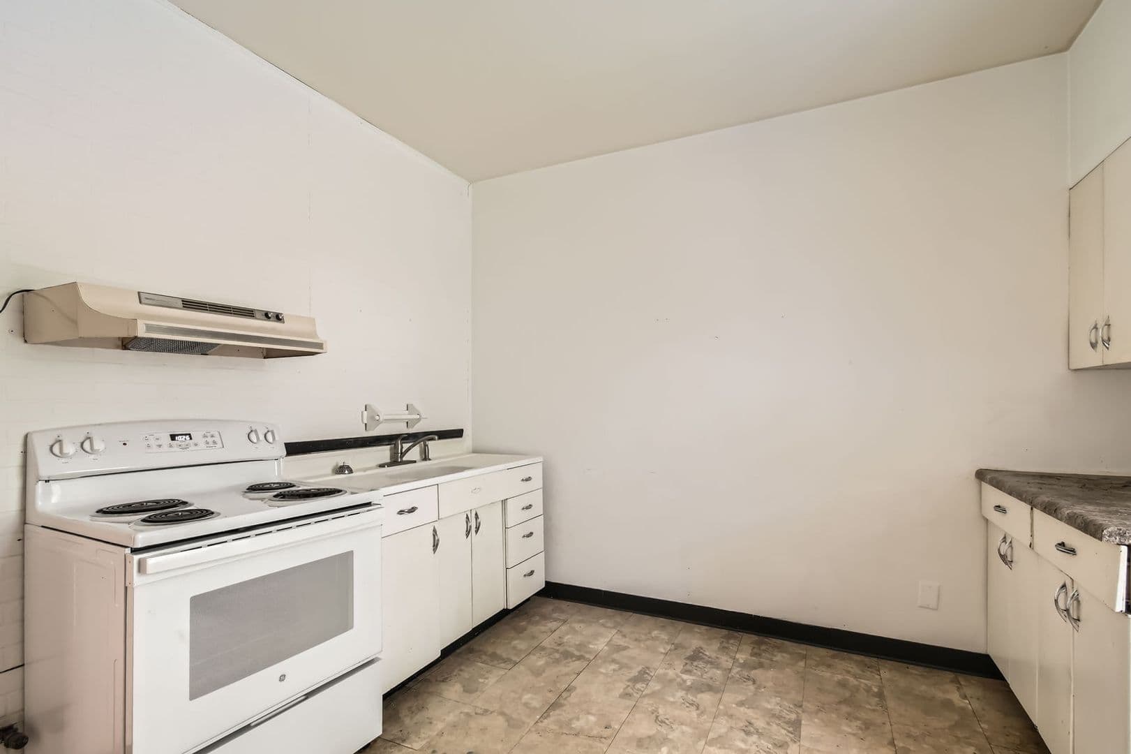 St. Paul Apartment: 711 Grand Avenue
