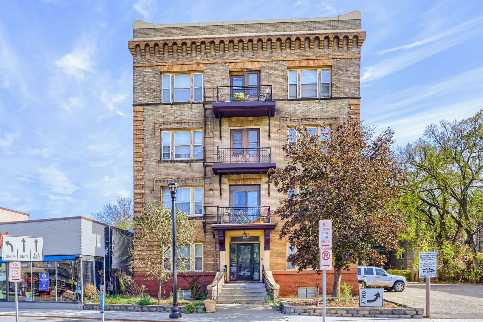 Minneapolis Apartment: 2609 Hennepin Ave