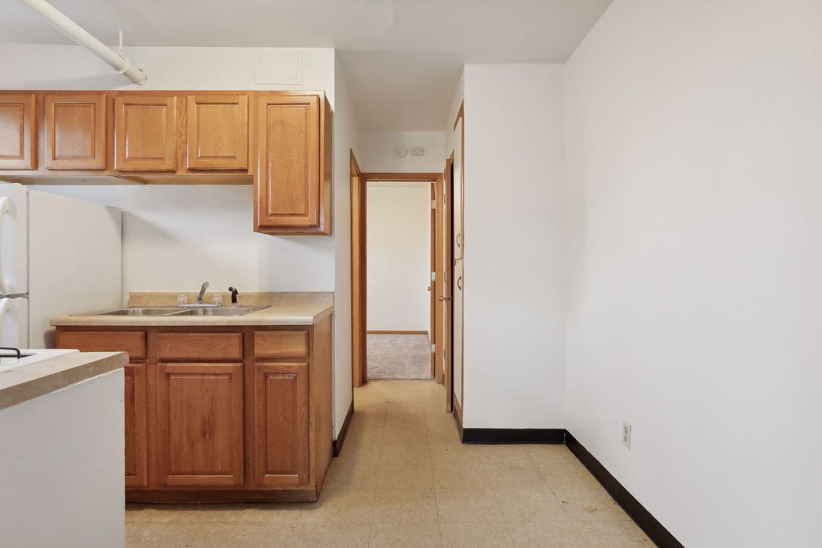 St. Paul Apartment: 483 West Lynnhurst Ave - Unit 9