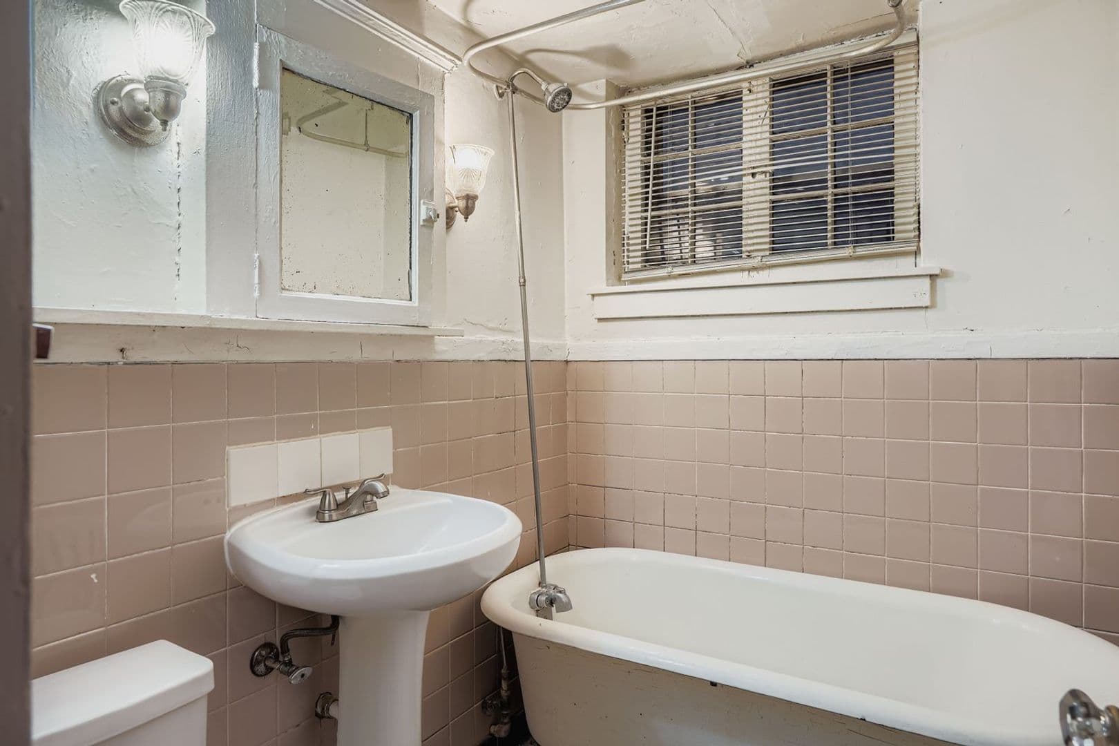 St. Paul Apartment: 711 Grand Avenue