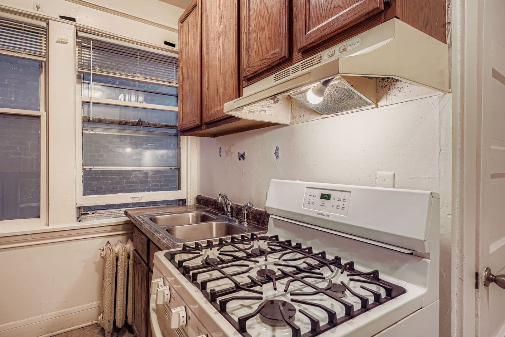 St. Paul Apartment: 250 Marshall Ave