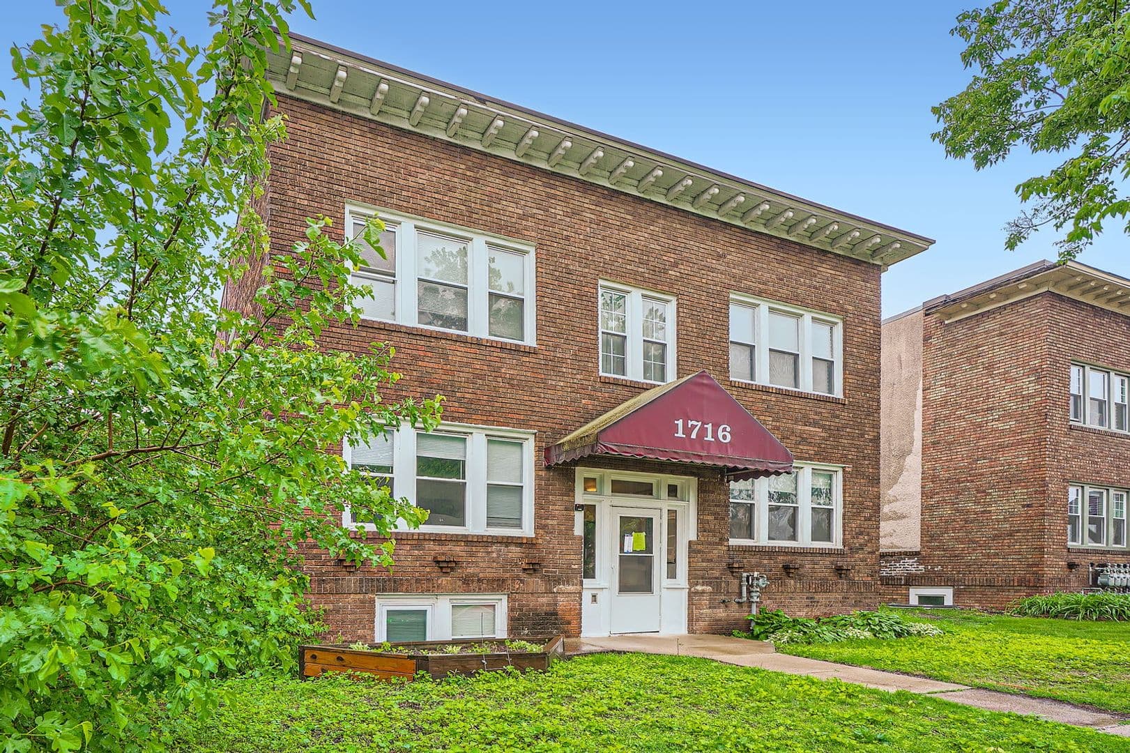 St. Paul Apartment: 1716 Grand Avenue