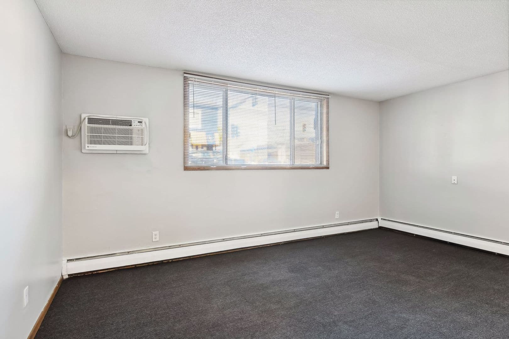 Minneapolis Apartment: 3100 Bloomington Ave South