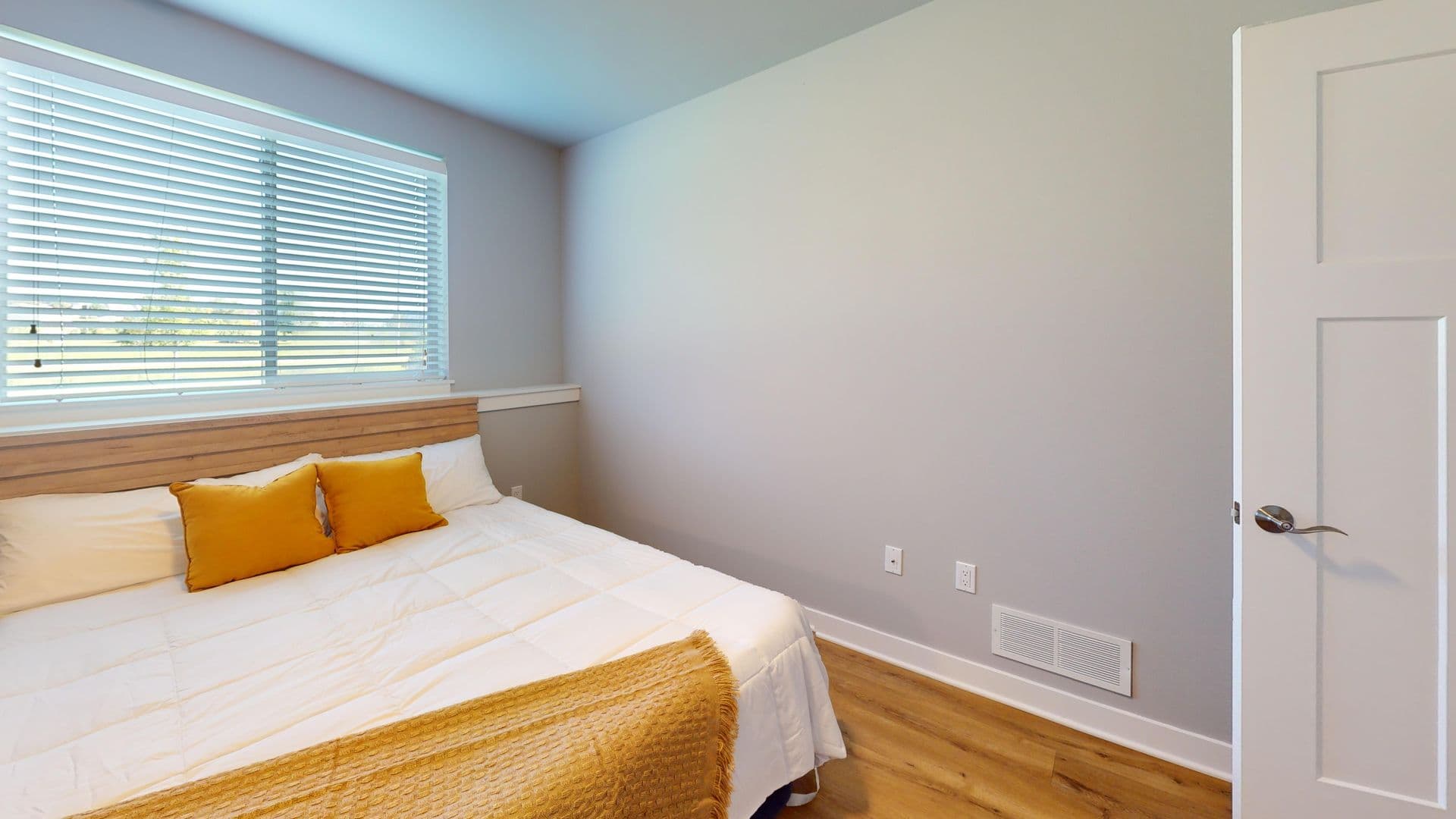 McFarland Apartment: 5401-5430 Preston Place