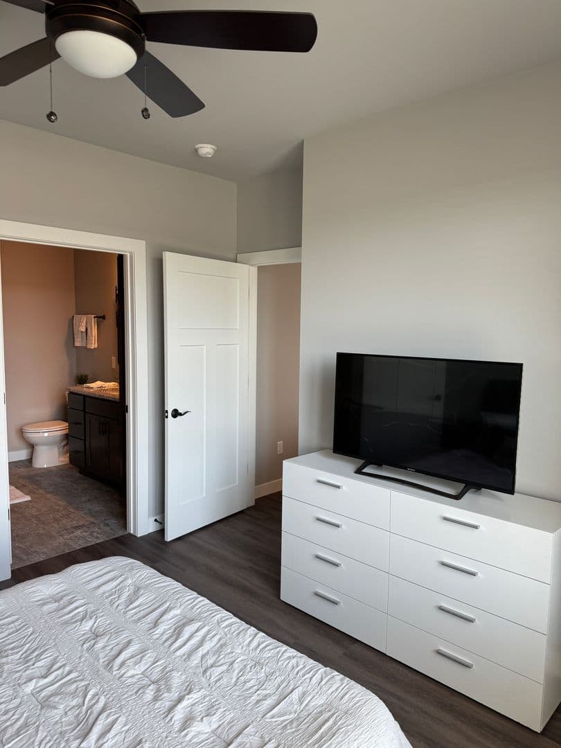 Oregon Apartment: 100 Peterson Trail