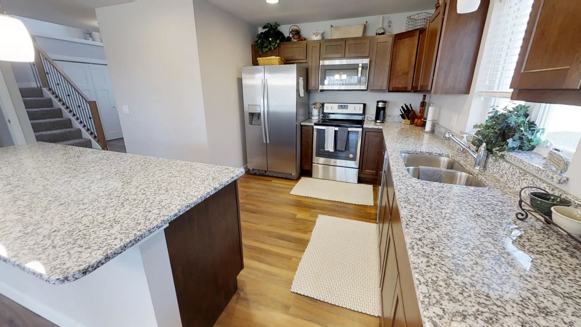 McFarland Apartment: 5401-5430 Preston Place