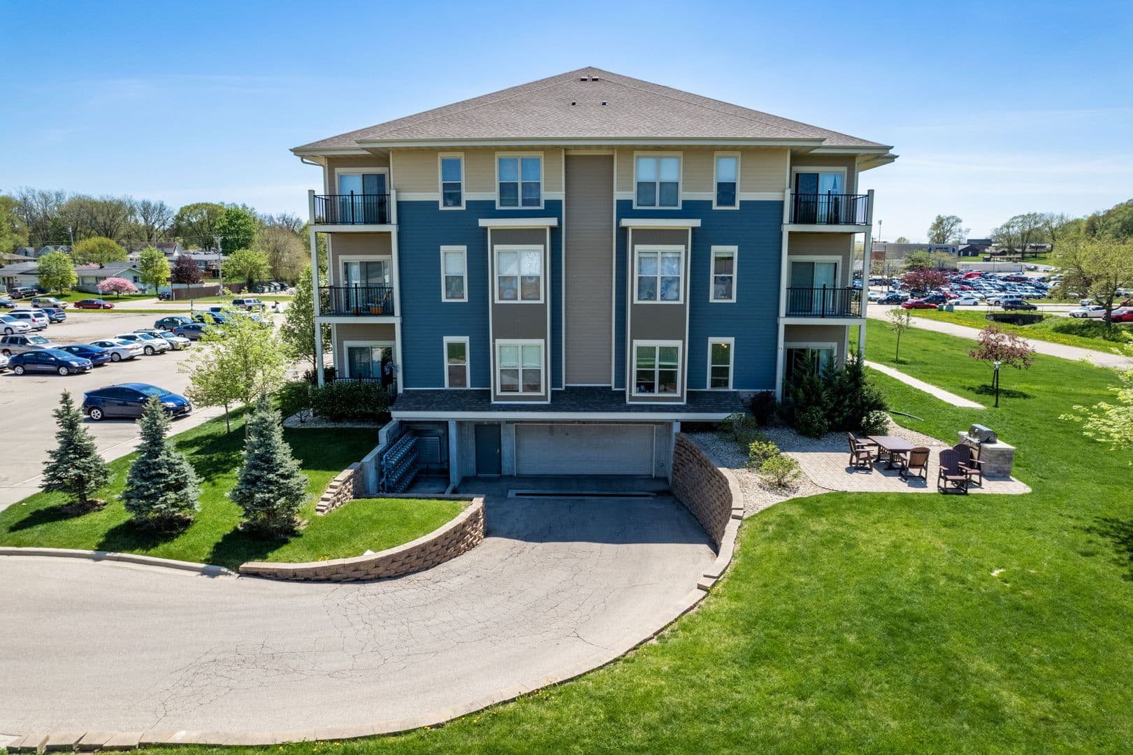 McFarland Apartment: 5020 Farwell St.