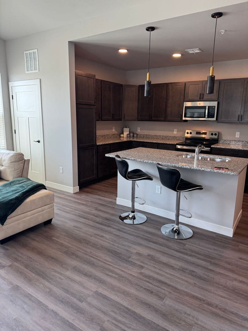 Oregon Apartment: 100 Peterson Trail