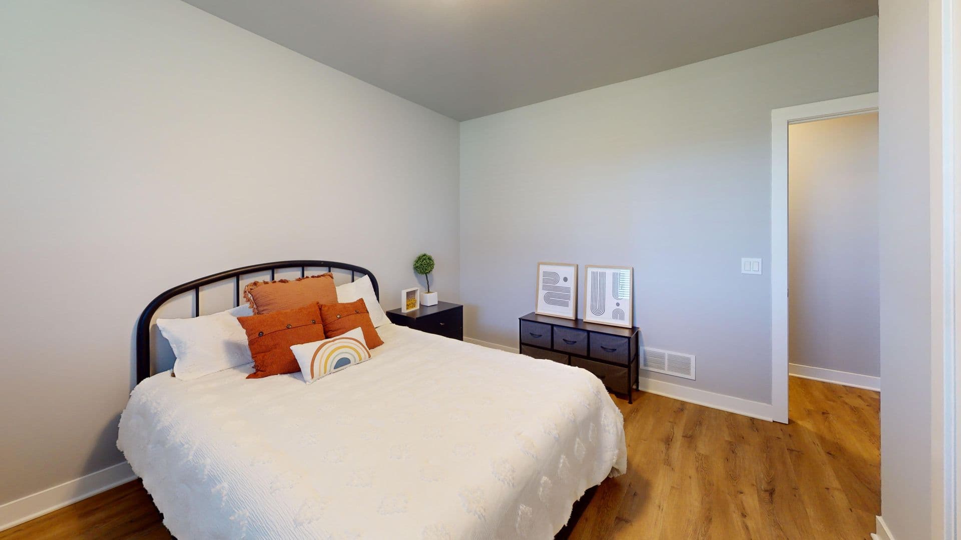 McFarland Apartment: 5401-5430 Preston Place
