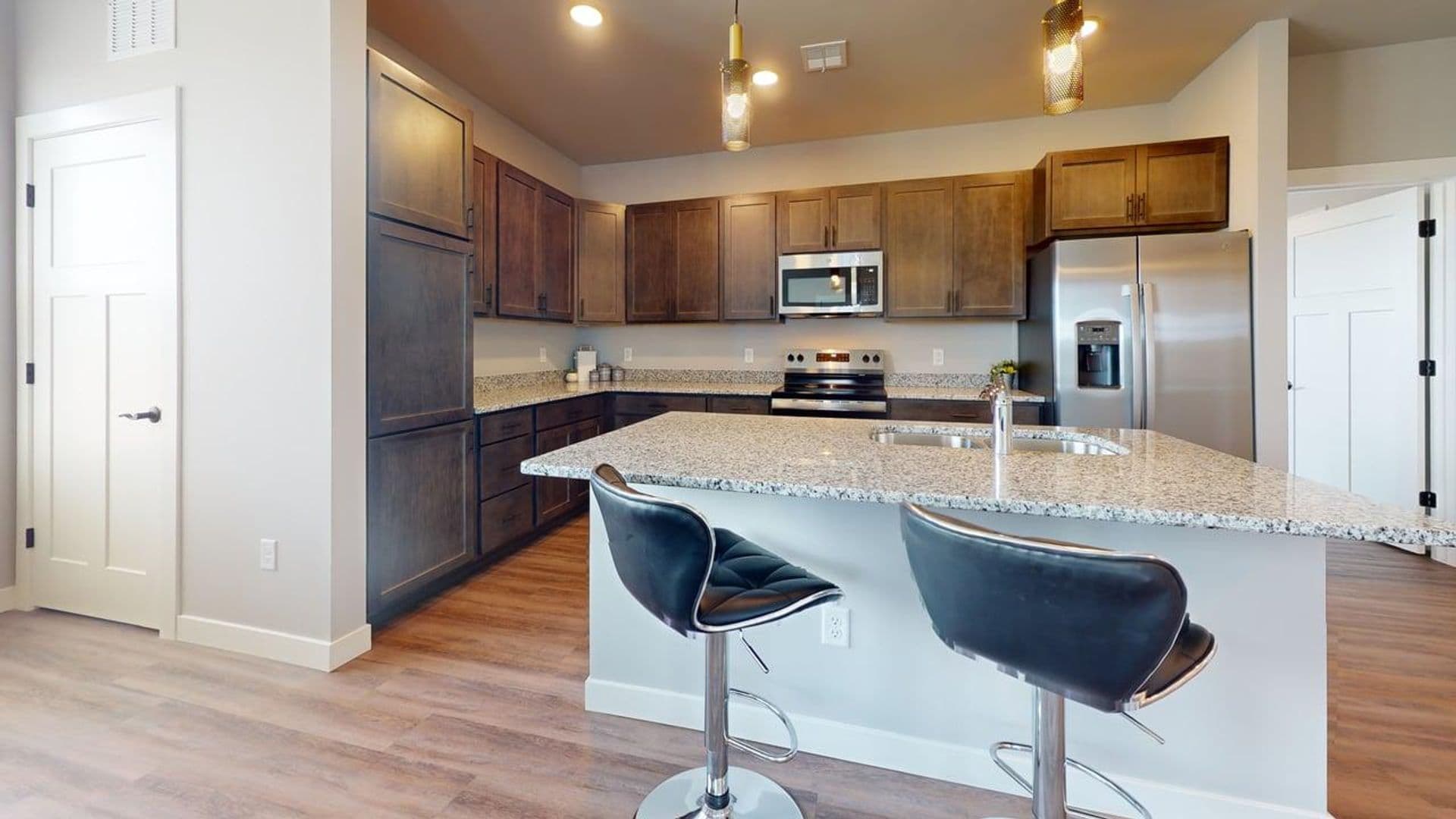 Oregon Apartment: 100 Peterson Trail