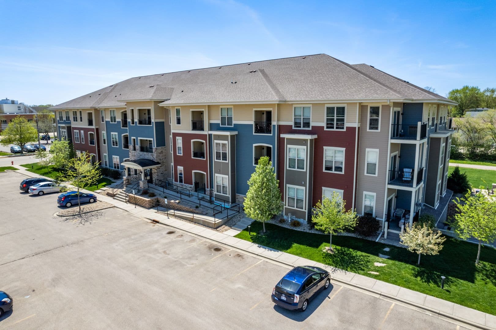 McFarland Apartment: 5020 Farwell St.